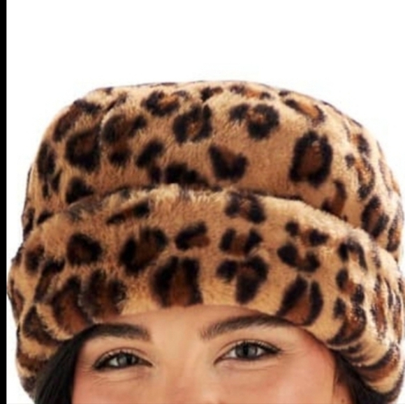 Nine West Faux fur Cloche 2 Piece Hats - Picture 2 of 2